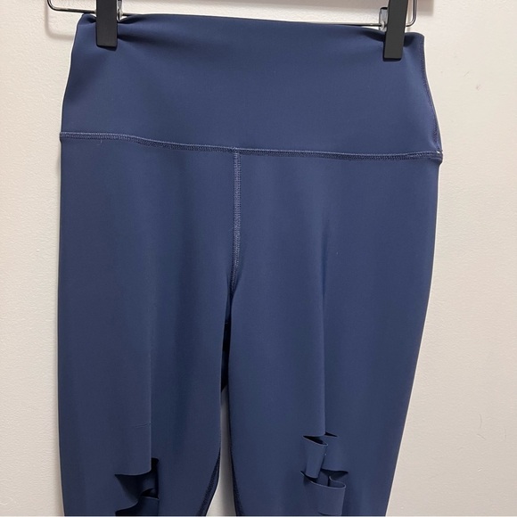 Alo Yoga Ripped Warrior Shredded Yoga Leggings Size Small - Picture 9 of 10
